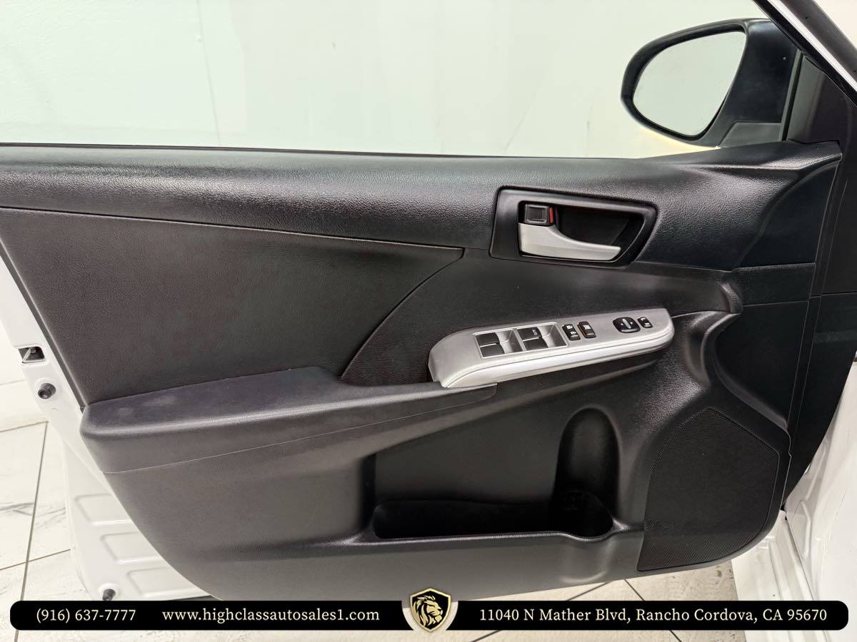 Vehicle image 13 of 54