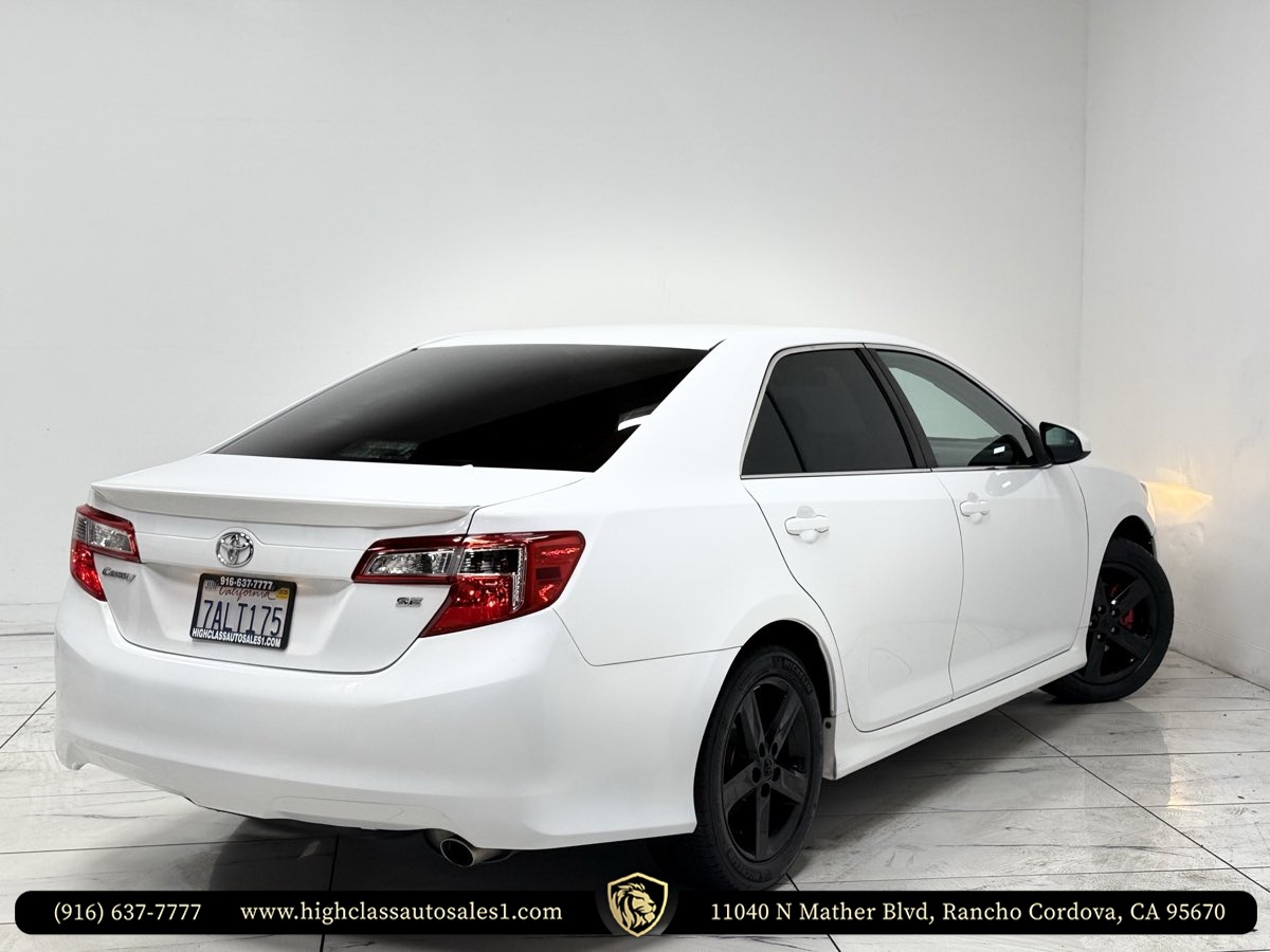 Vehicle image 8 of 54