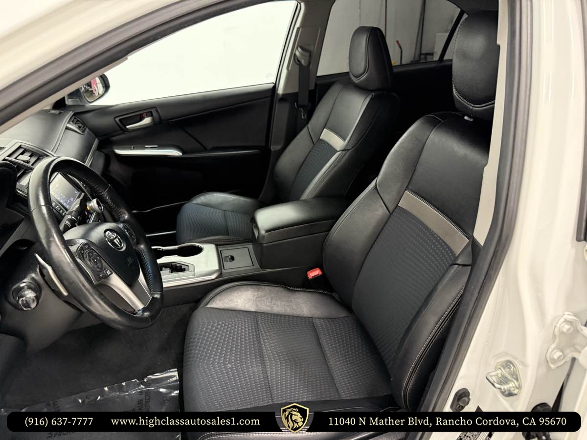 Vehicle image 17 of 54