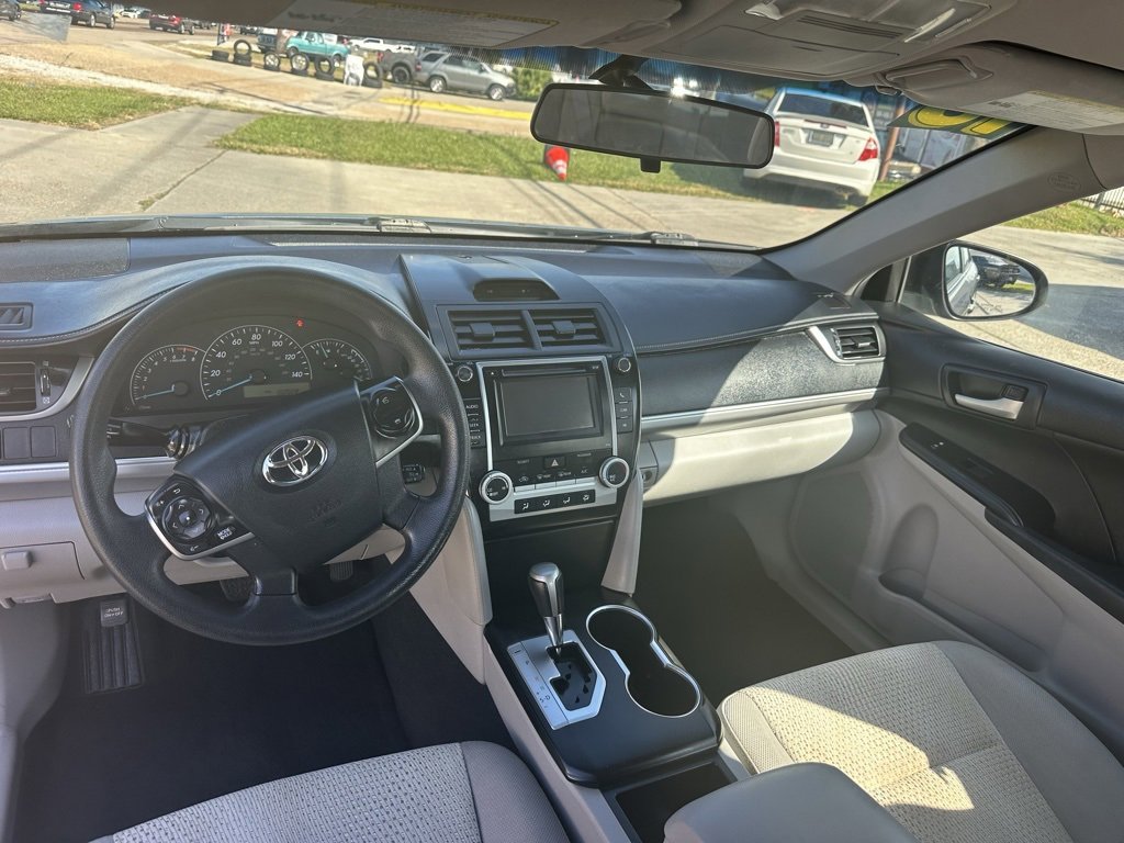 Vehicle image 13 of 23