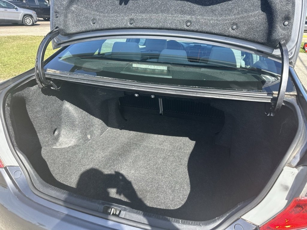 Vehicle image 18 of 23