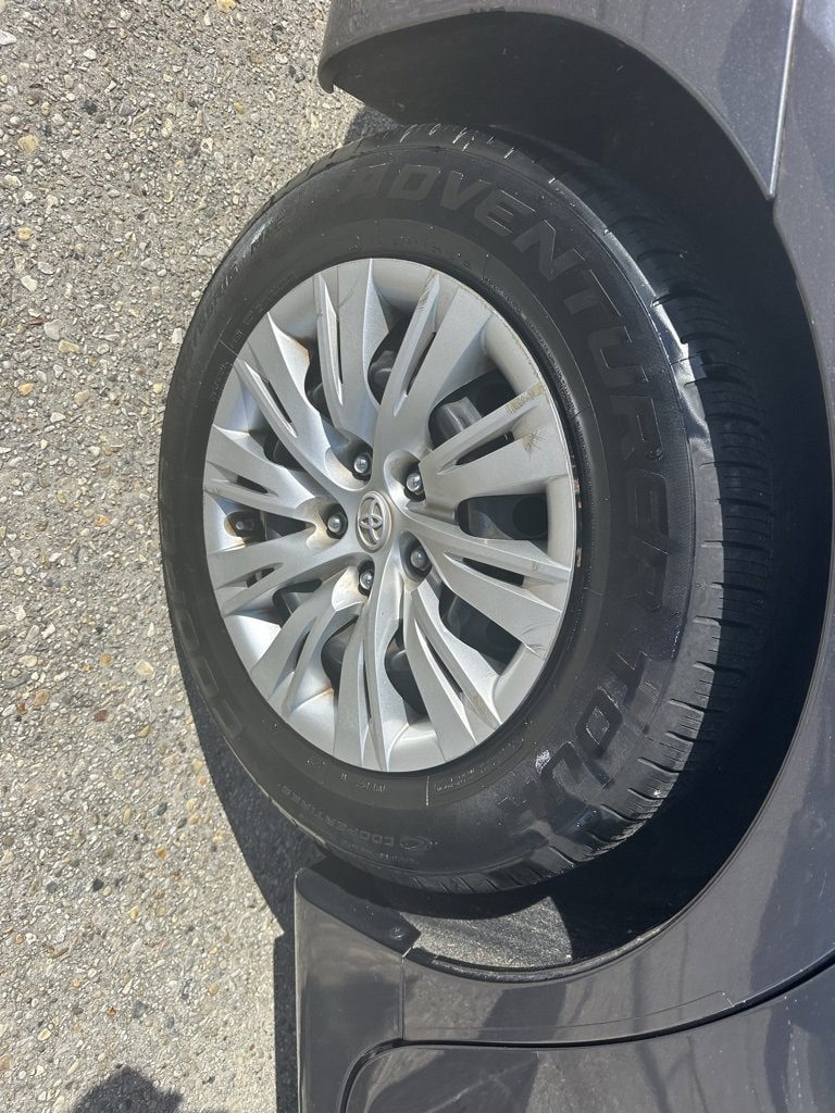 Vehicle image 19 of 23
