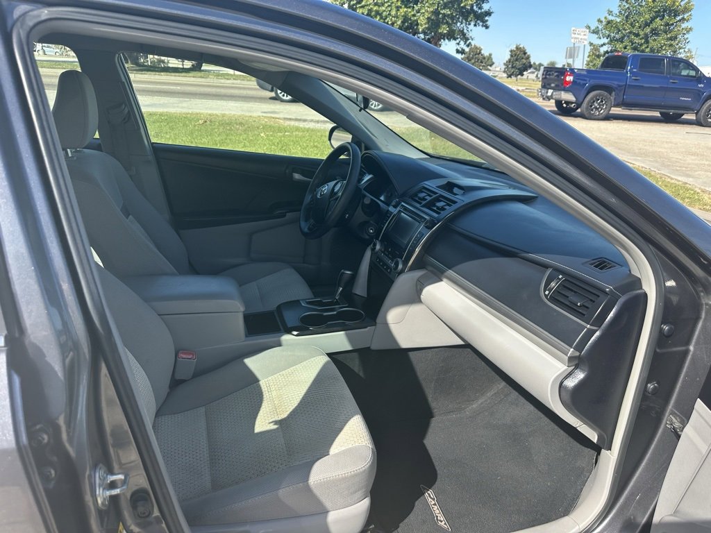 Vehicle image 14 of 23