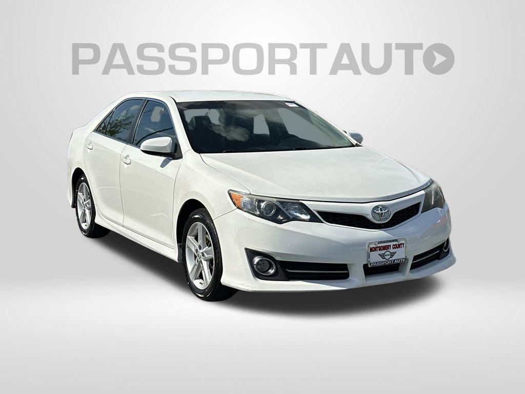 2013 Toyota Camry L Image 3 of 30