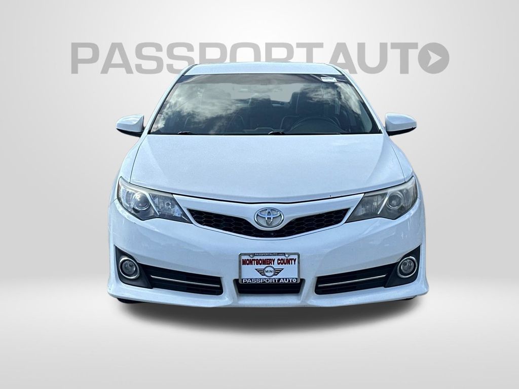 2013 Toyota Camry L Image 2 of 30