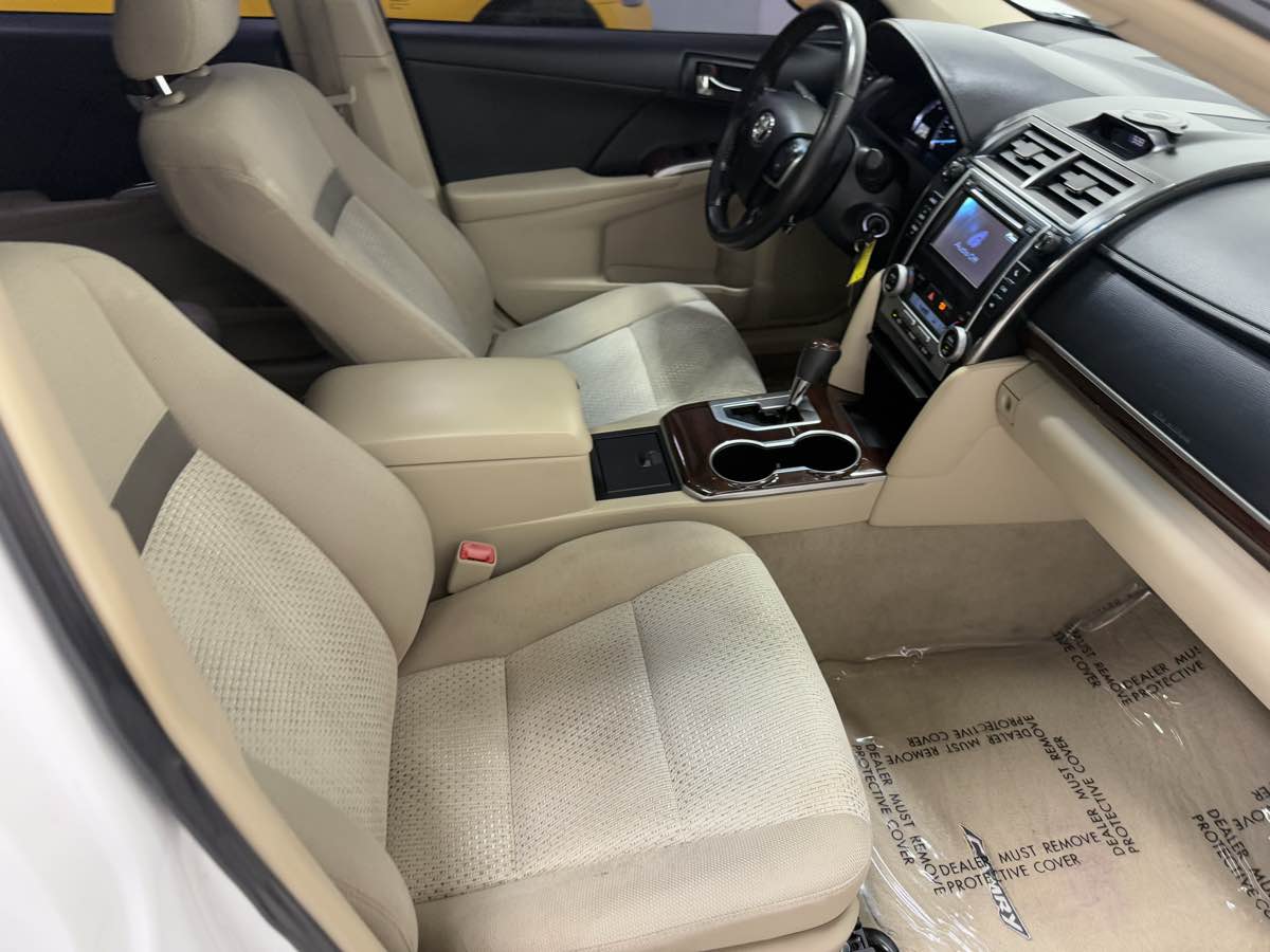 Vehicle image 33 of 71