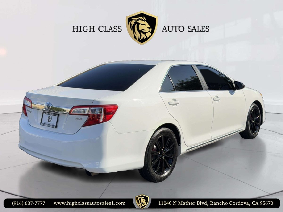 Vehicle image 10 of 71