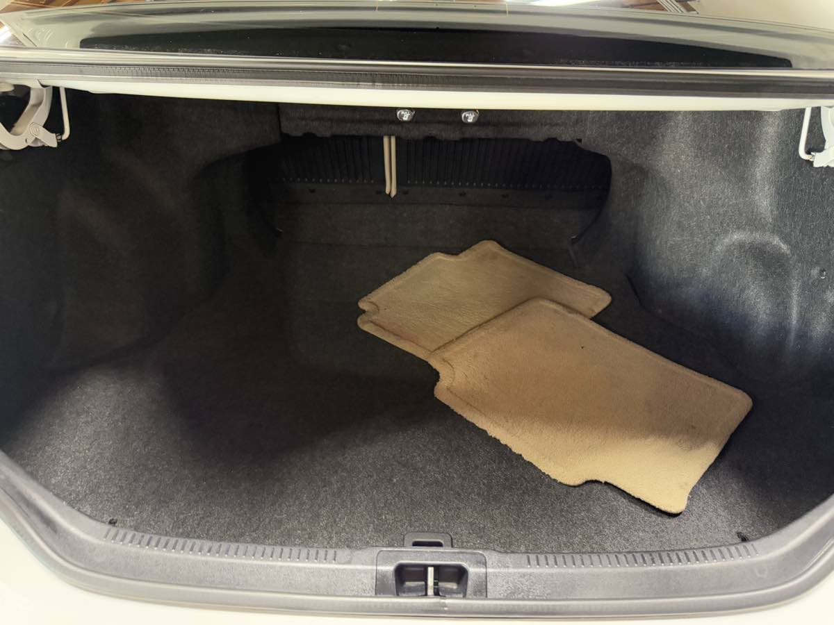 Vehicle image 47 of 71
