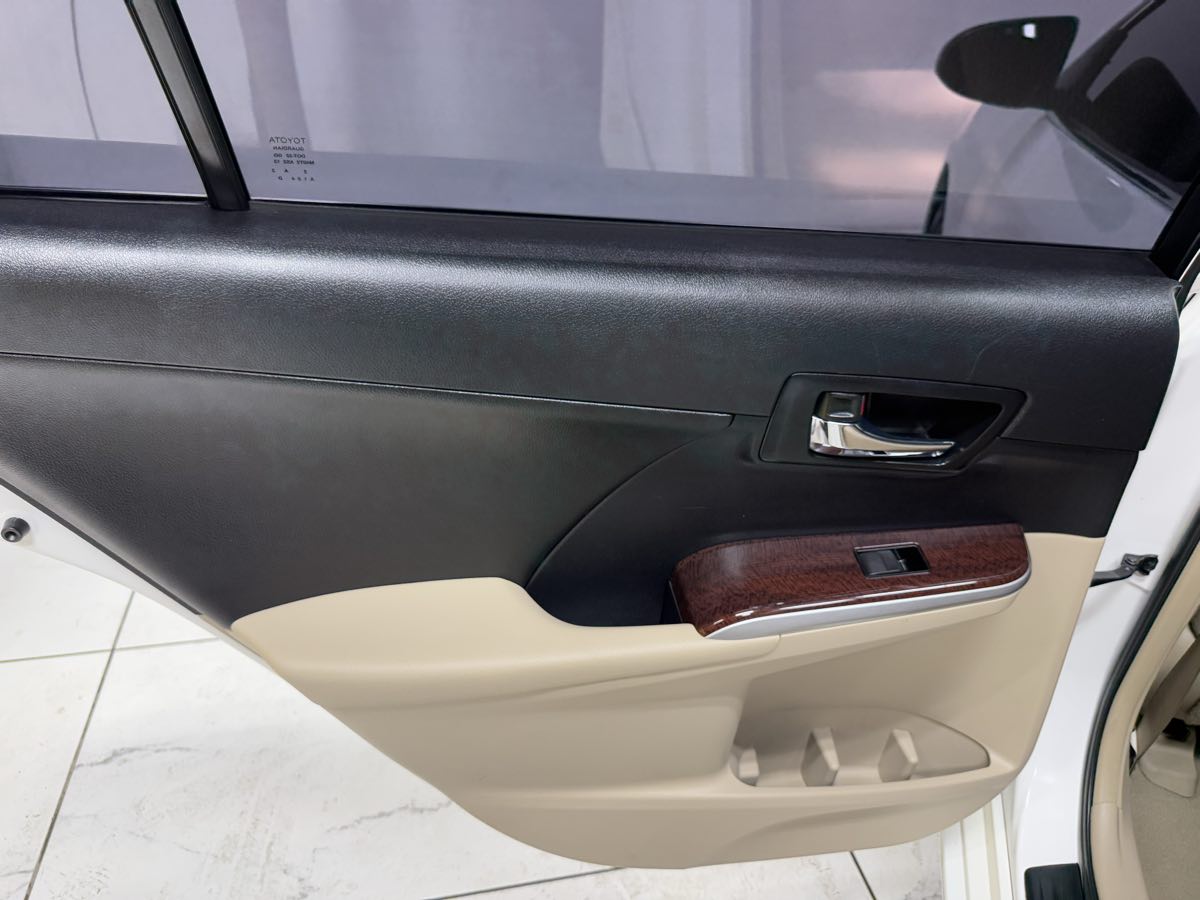 Vehicle image 23 of 71