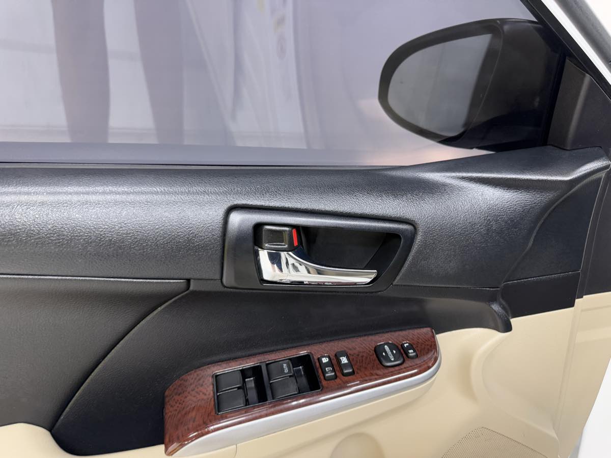 Vehicle image 19 of 71