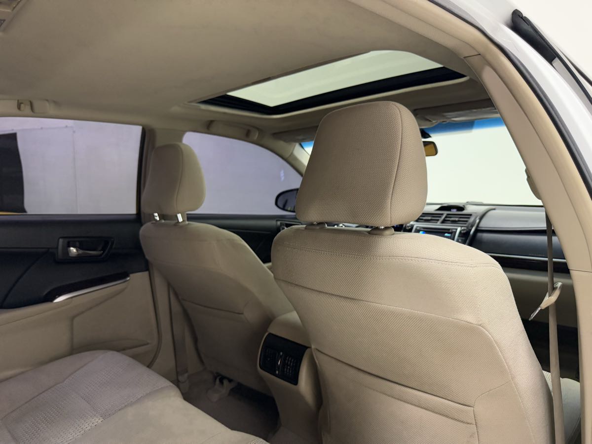 Vehicle image 28 of 71