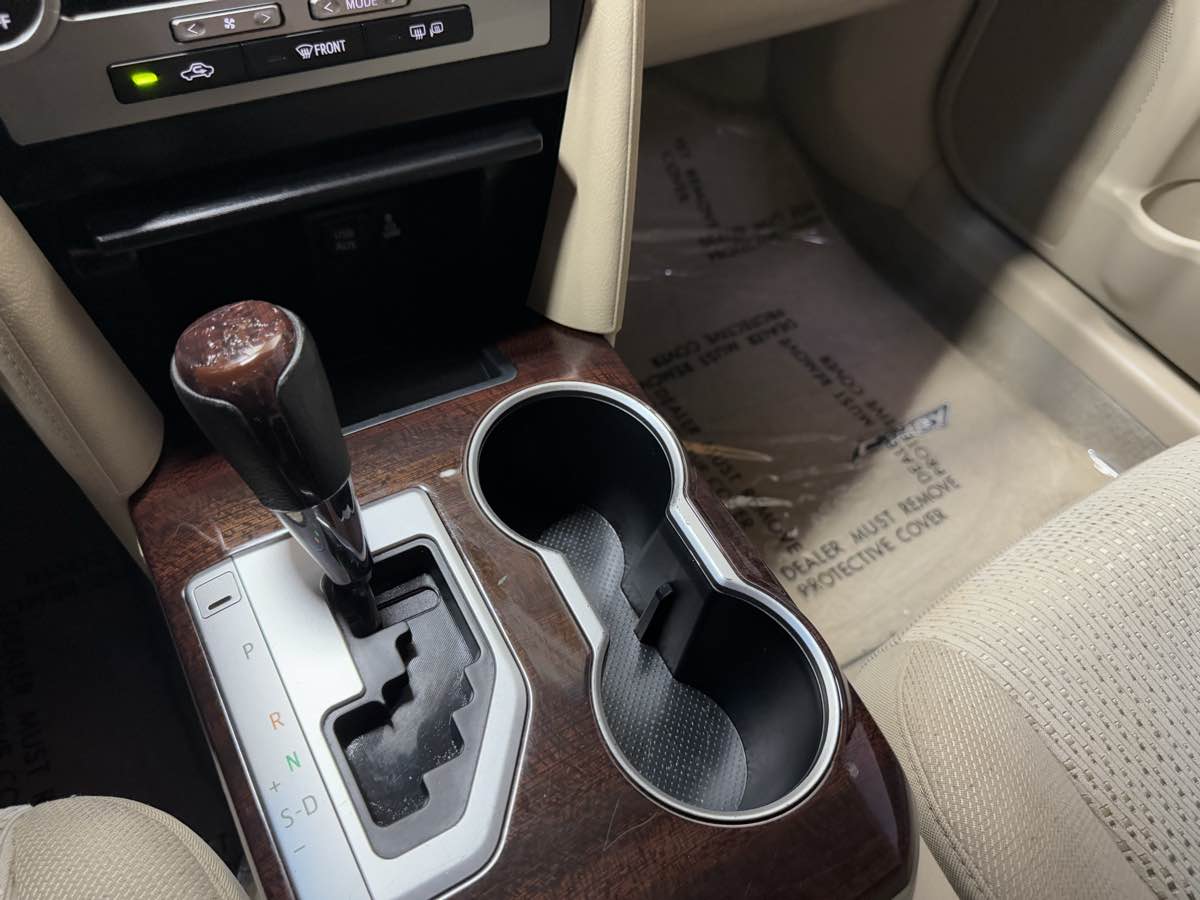 Vehicle image 40 of 71