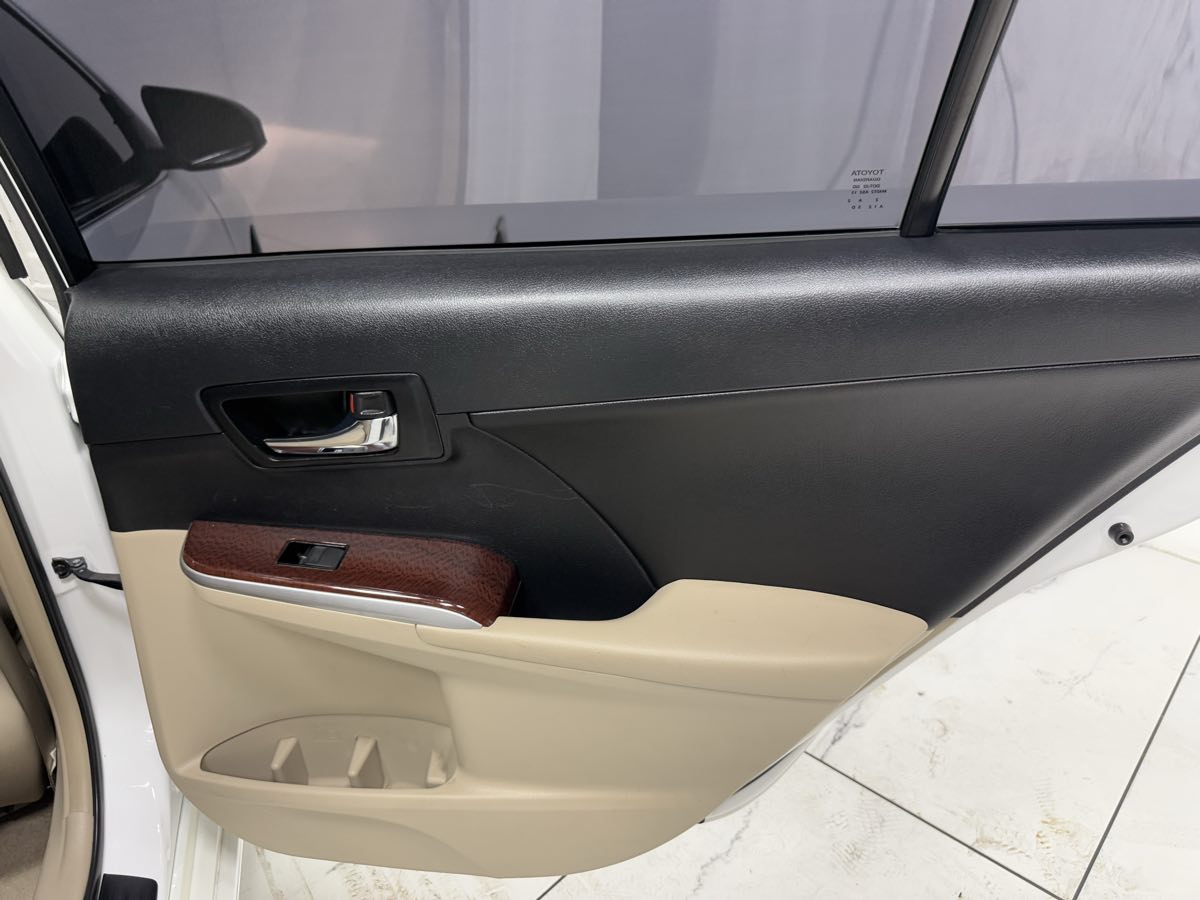 Vehicle image 27 of 71