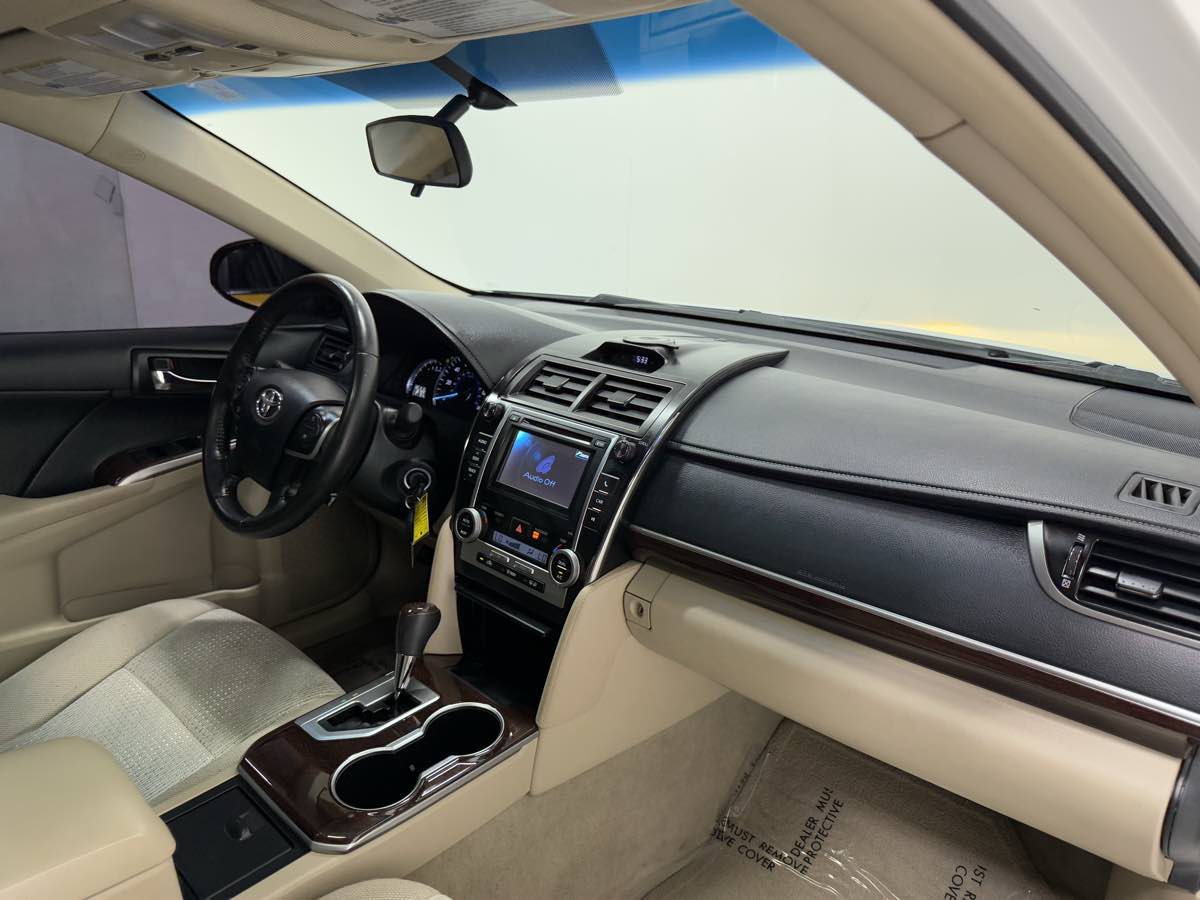 Vehicle image 32 of 71