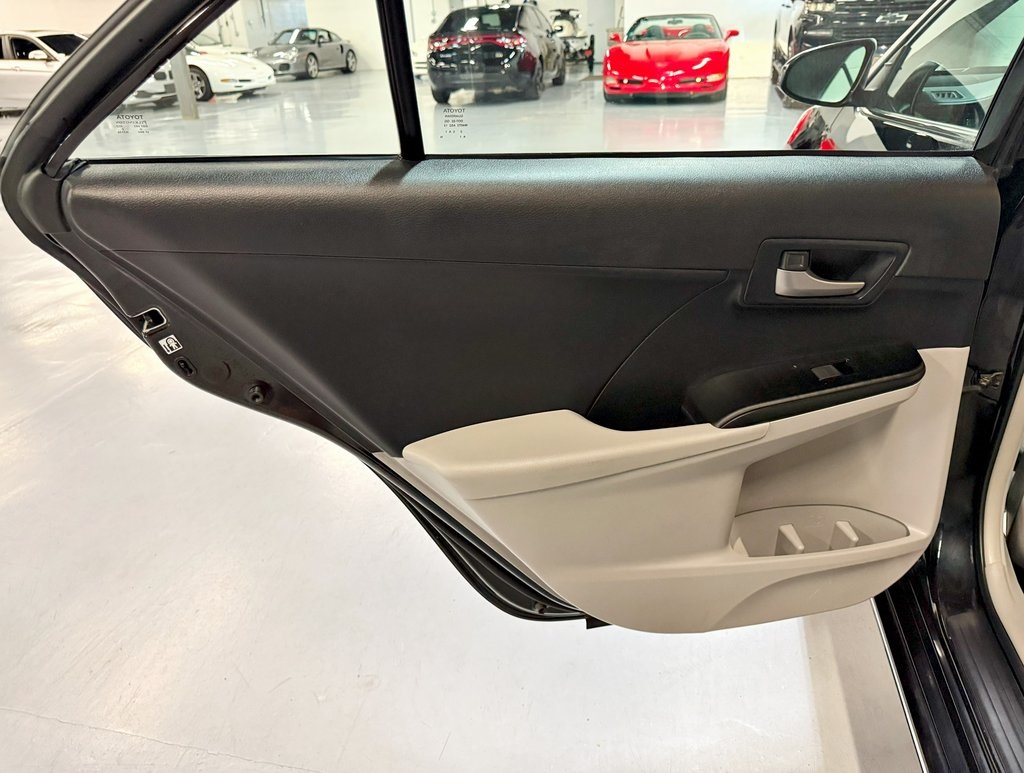 Vehicle image 27 of 40