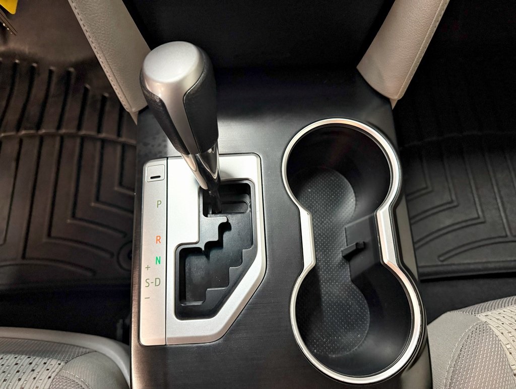 Vehicle image 16 of 40
