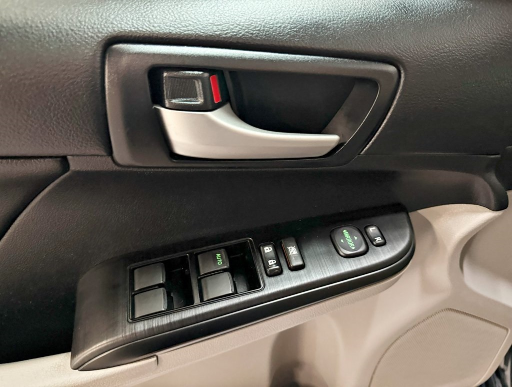Vehicle image 23 of 40