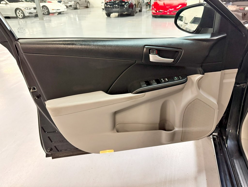 Vehicle image 22 of 40