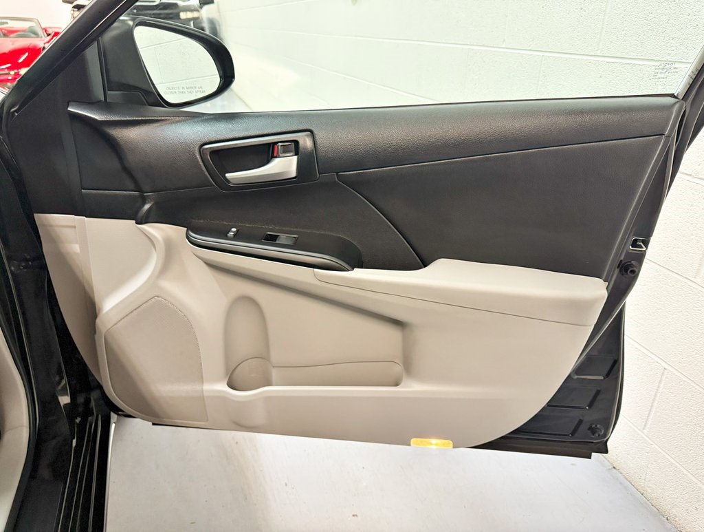 Vehicle image 32 of 40