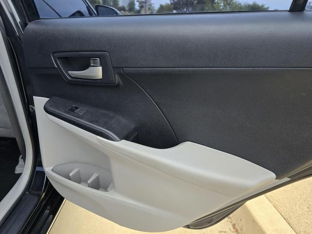 Vehicle image 34 of 36