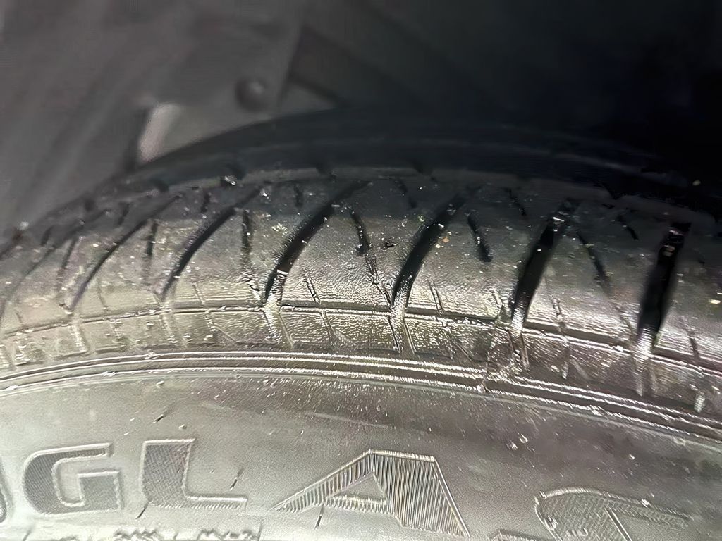 Vehicle image 24 of 26