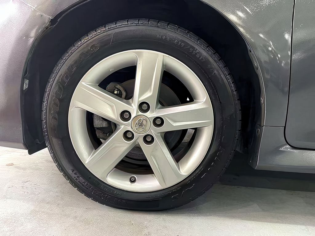 Vehicle image 23 of 26