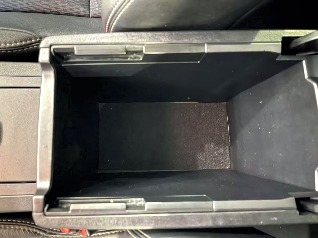 Vehicle image 21 of 26