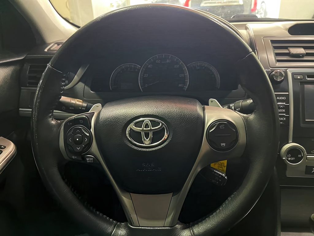 Vehicle image 13 of 26