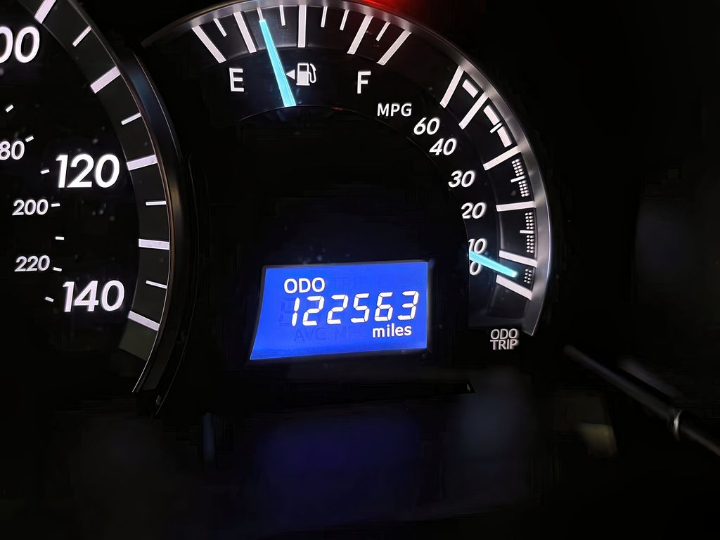 Vehicle image 15 of 26