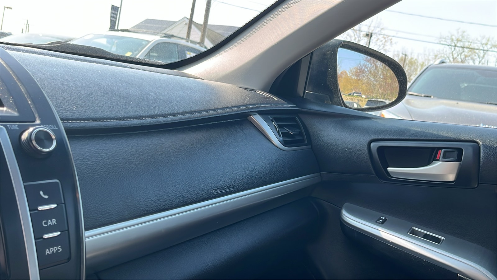 Vehicle image 18 of 24