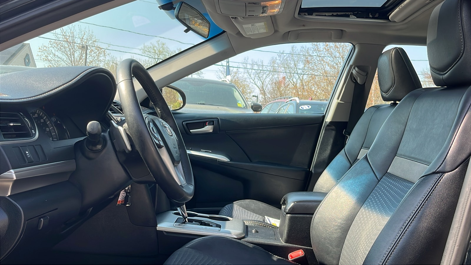 Vehicle image 11 of 24