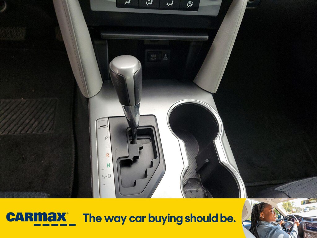 Vehicle image 21 of 27