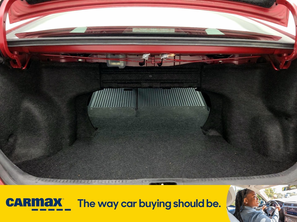 Vehicle image 25 of 27