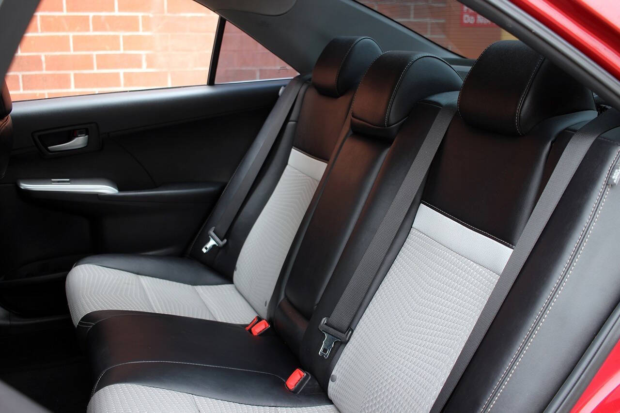 2013 Toyota Camry SE Image 16 of 24