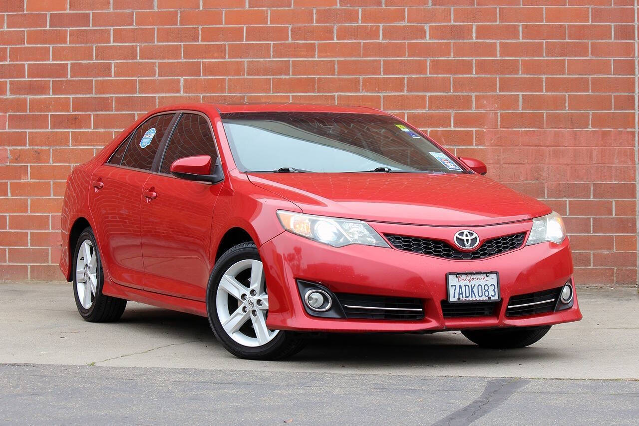 2013 Toyota Camry SE Image 5 of 24