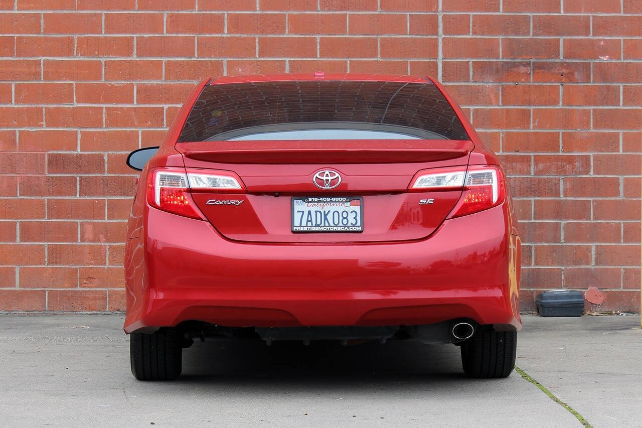 2013 Toyota Camry SE Image 9 of 24