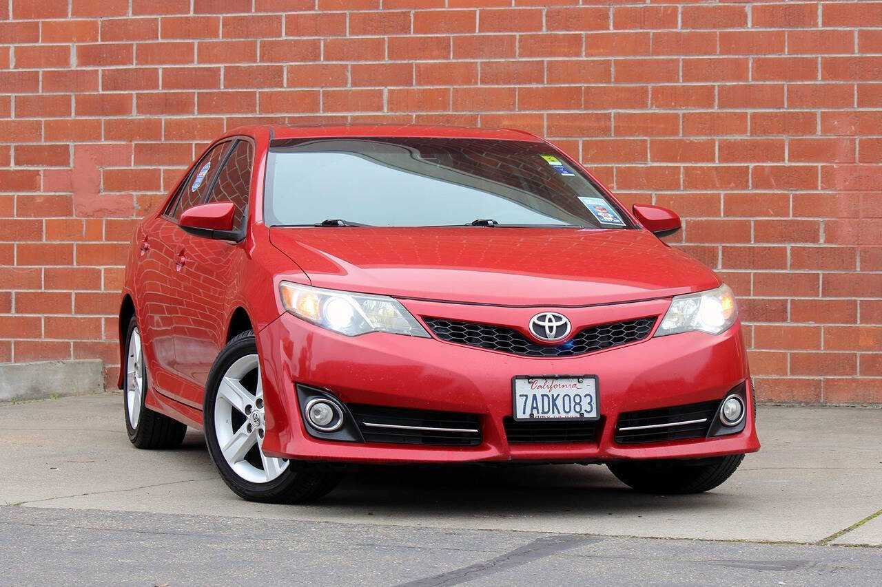 2013 Toyota Camry SE Image 6 of 24