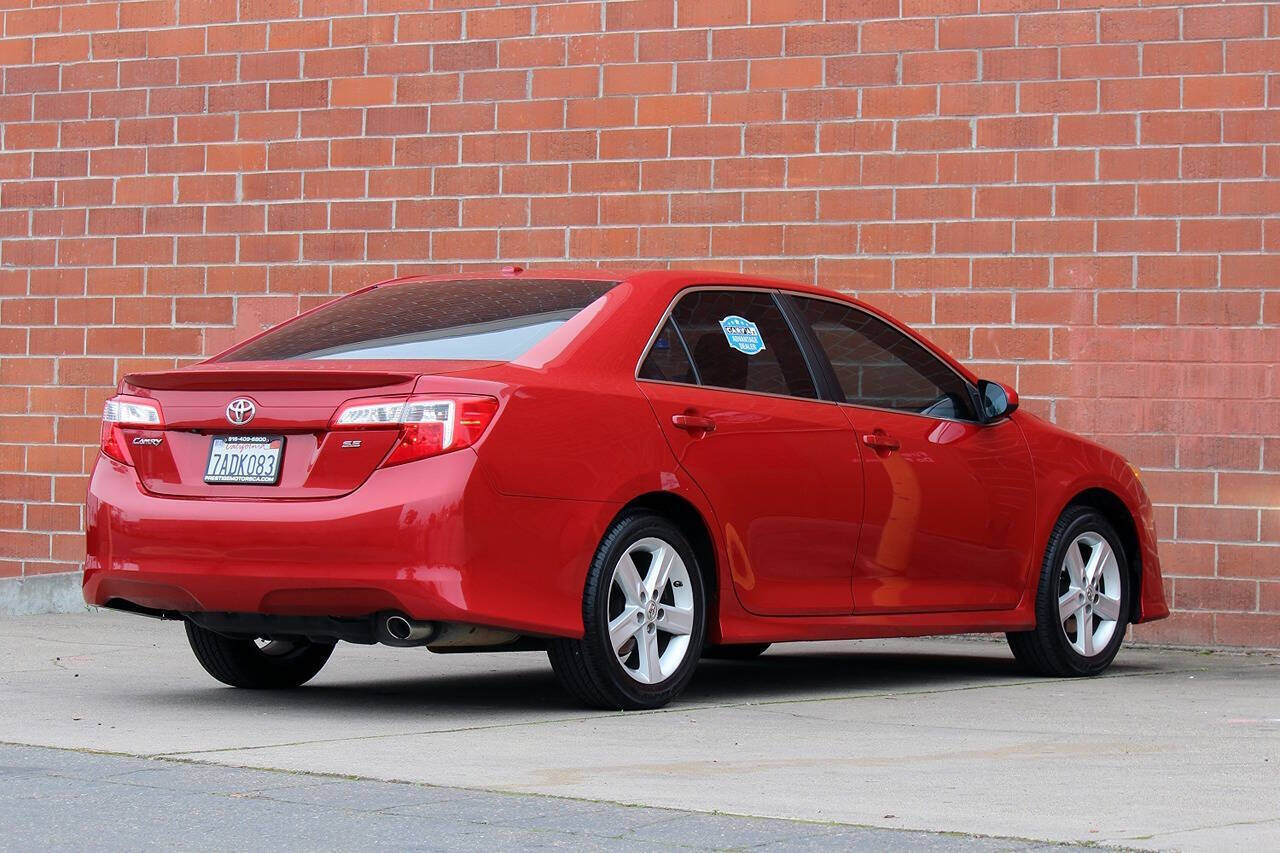 2013 Toyota Camry SE Image 7 of 24