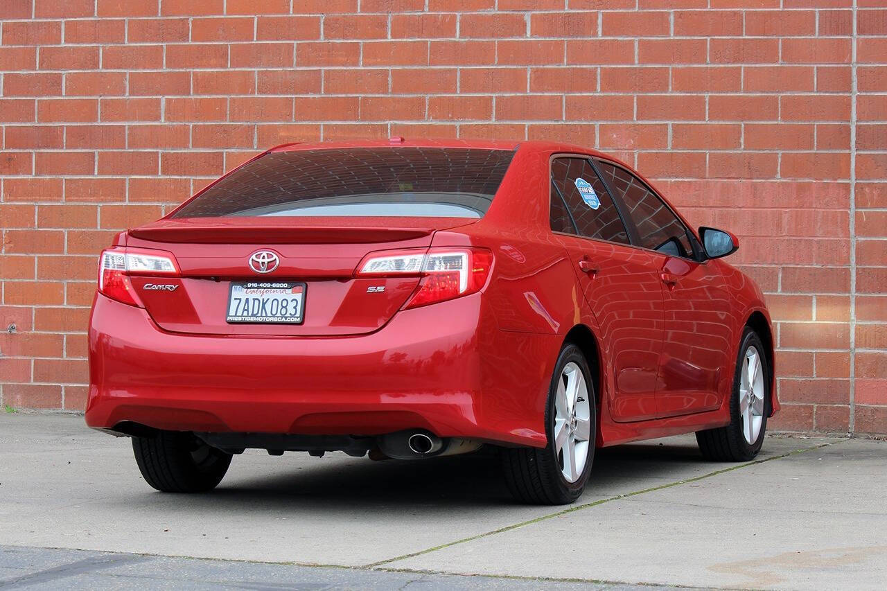 2013 Toyota Camry SE Image 8 of 24