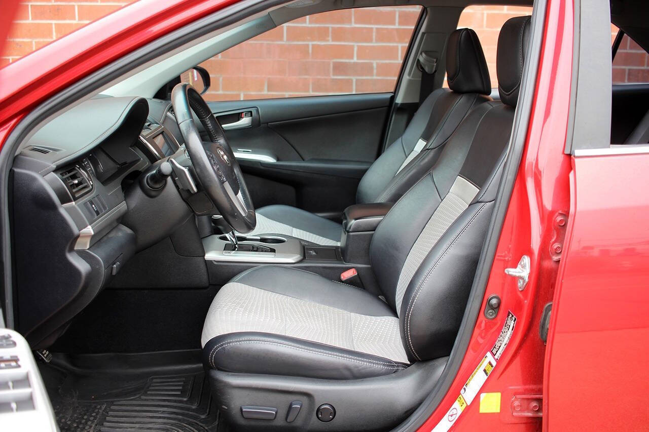 2013 Toyota Camry SE Image 15 of 24