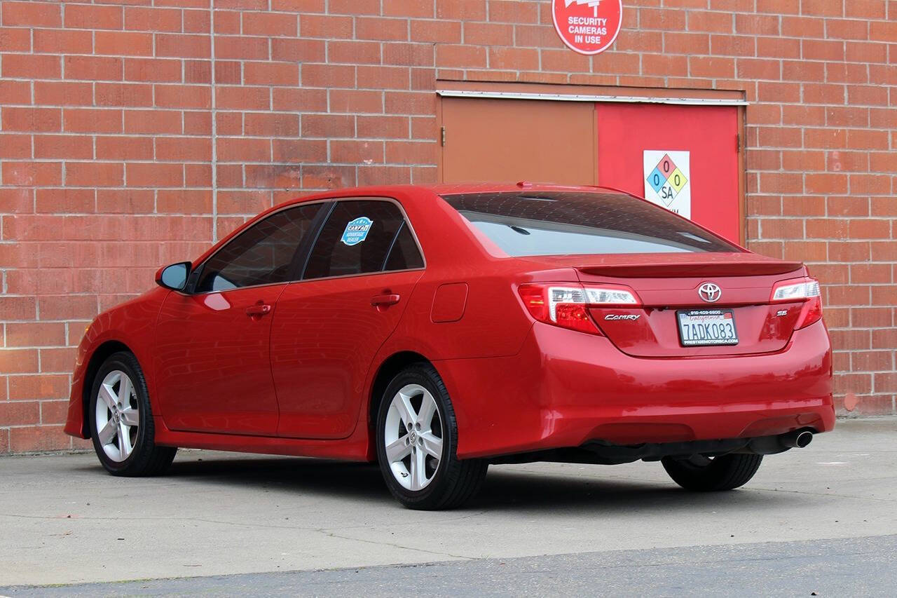 2013 Toyota Camry SE Image 10 of 24
