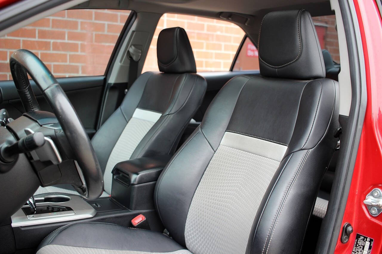 2013 Toyota Camry SE Image 14 of 24