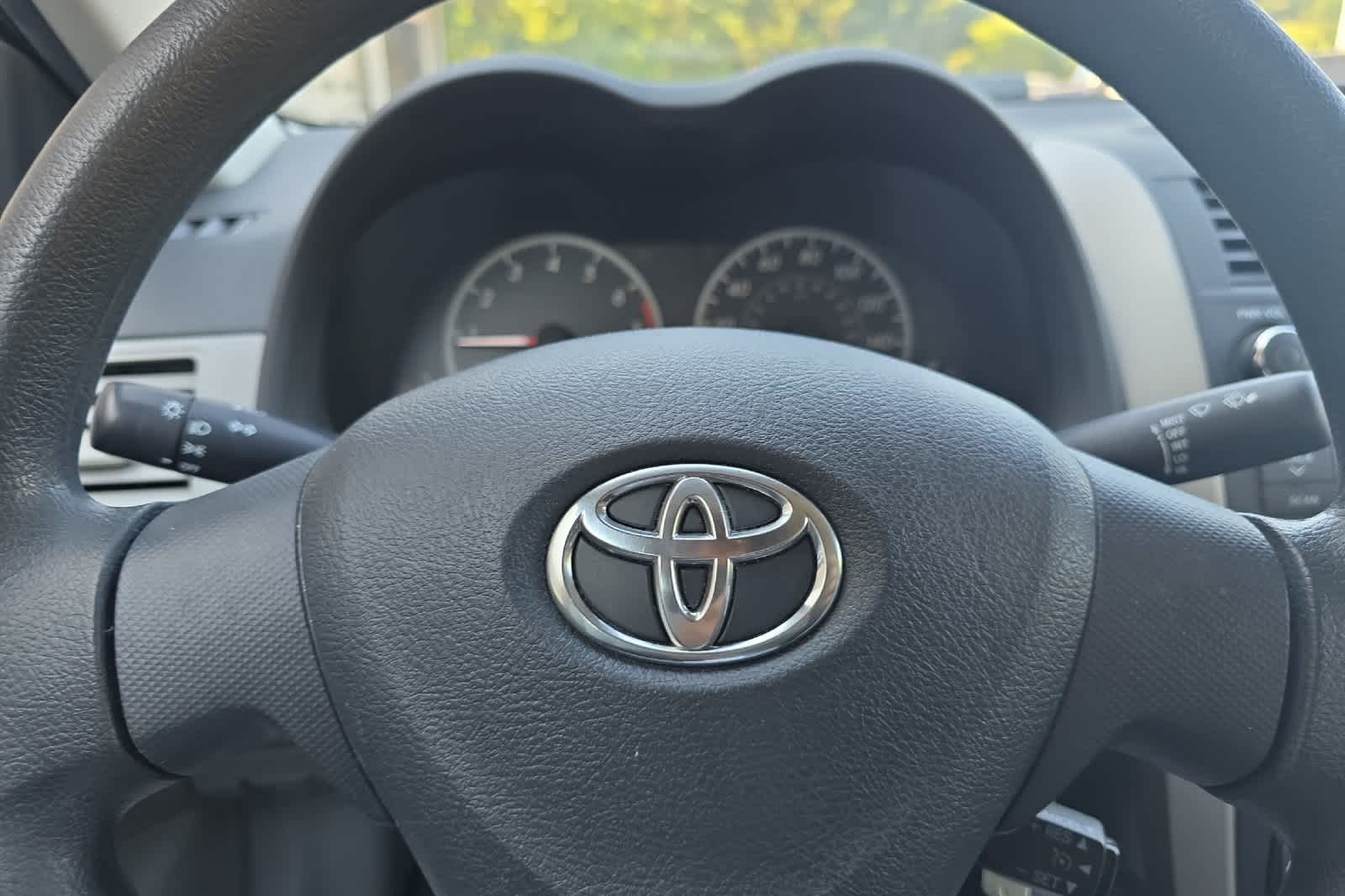 Vehicle image 23 of 27