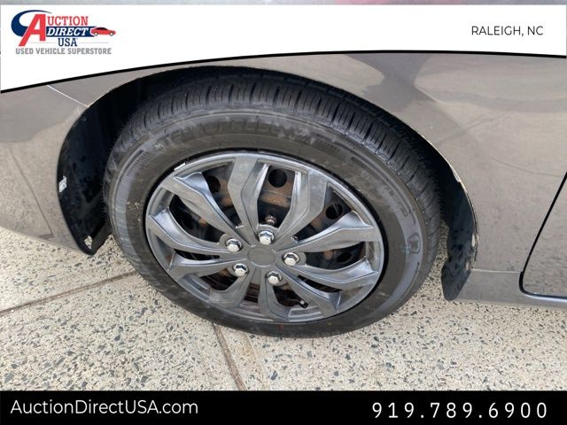 Vehicle image 10 of 32