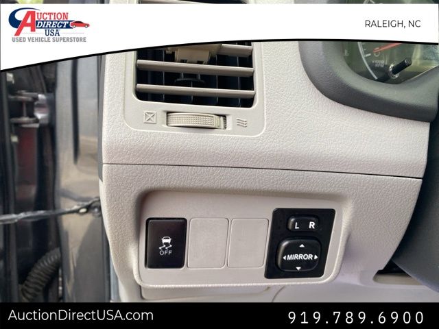 Vehicle image 16 of 32