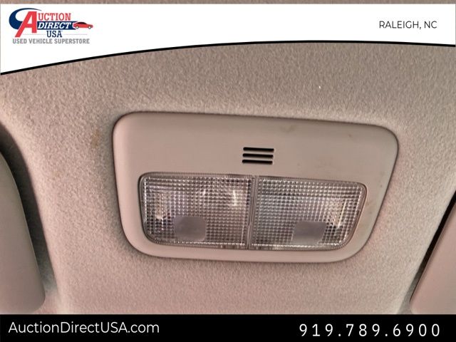Vehicle image 21 of 32