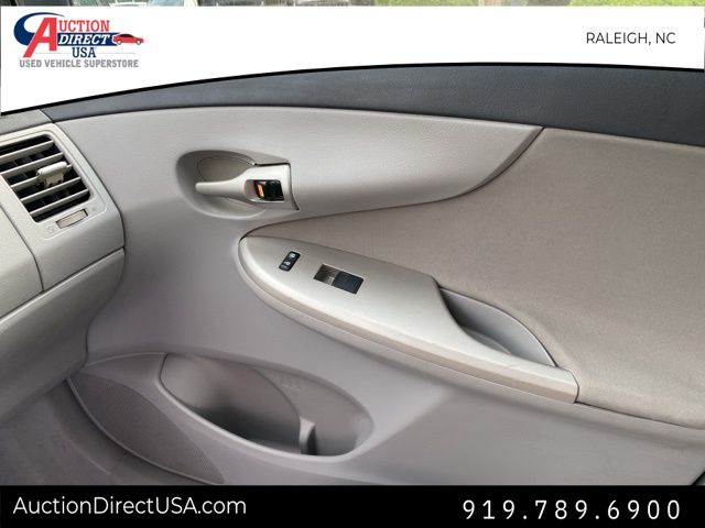Vehicle image 22 of 32