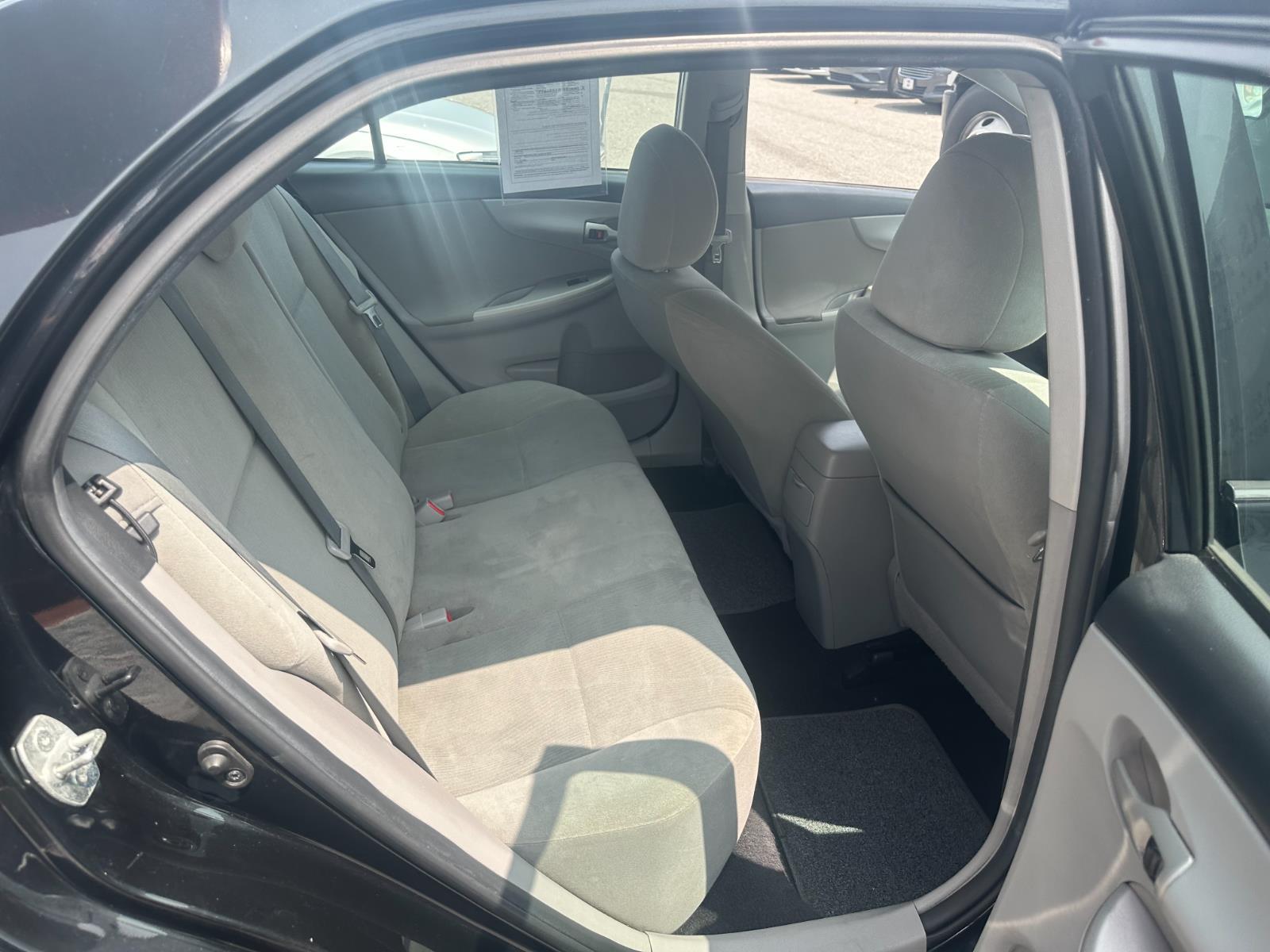 Vehicle image 24 of 28