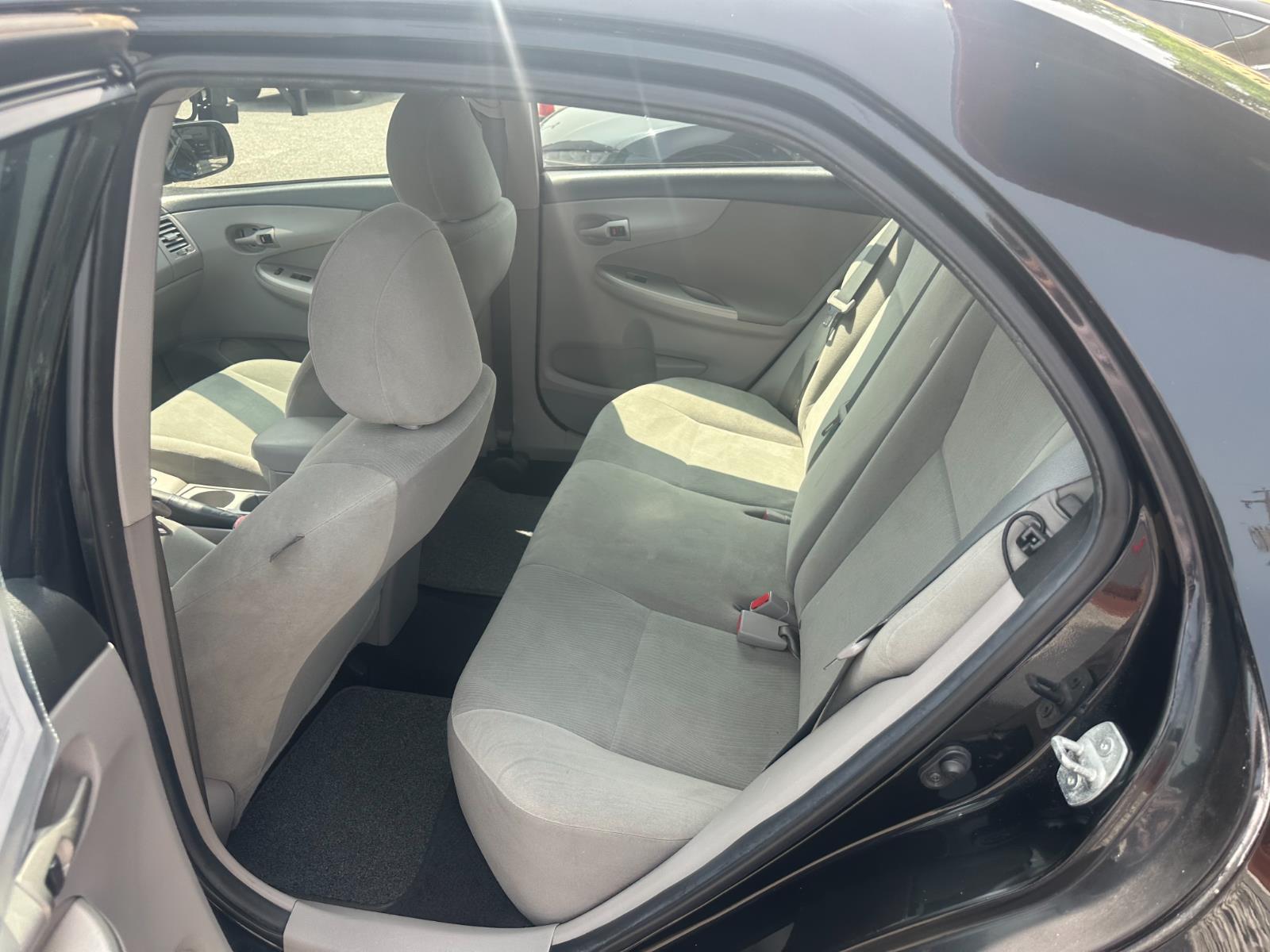 Vehicle image 21 of 28
