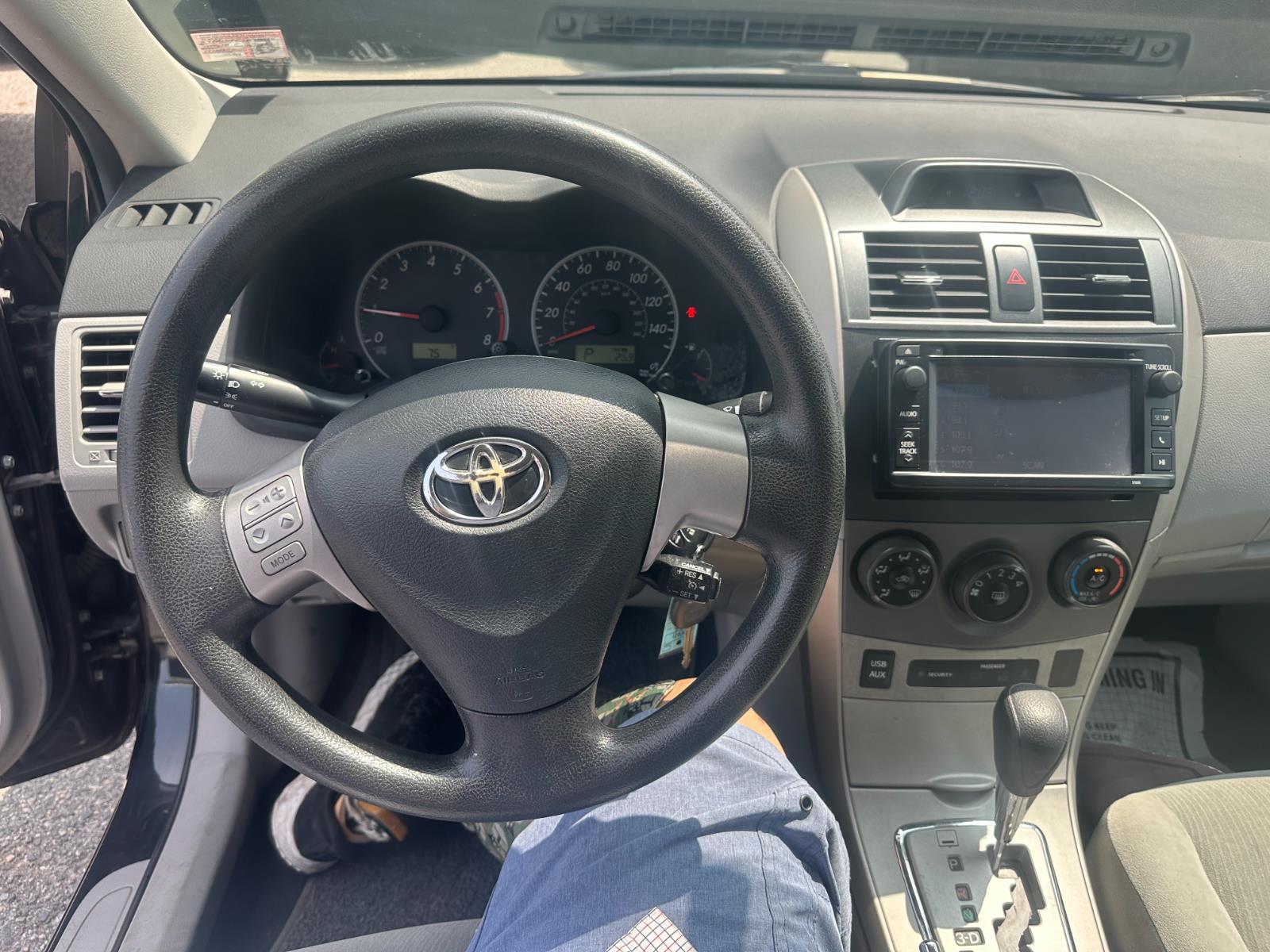 Vehicle image 12 of 28